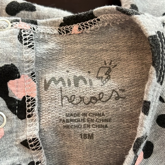 Mini Heroes Onesie with Headband 18M - Picture 6 of 9